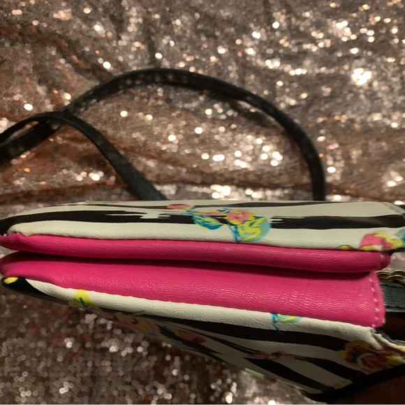 Betsey Johnson Sling Bag - Picture 5 of 7